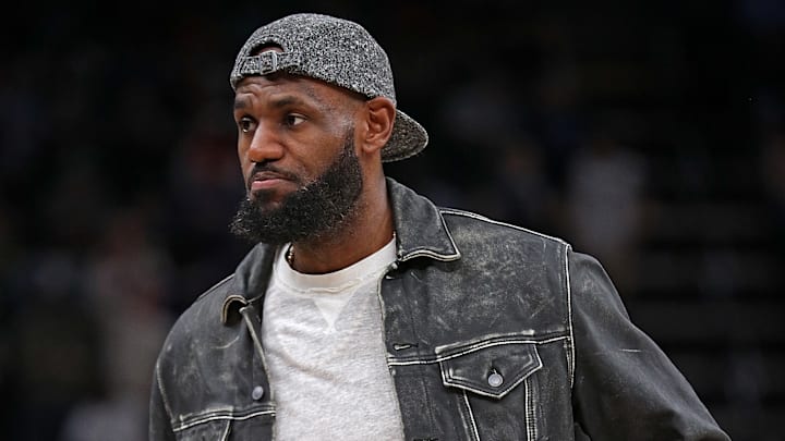 LeBron sufrió una lesión de pie y estaría ausente al menos tres semanas