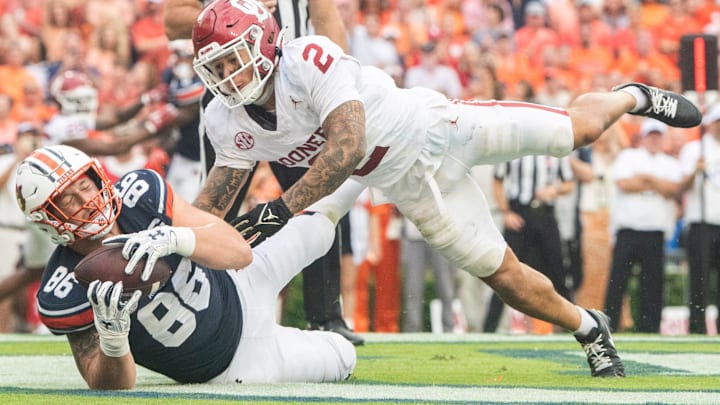 Auburn Tigers tight end Luke Deal (86) catches a pass in the end zone for a touchdown as Auburn Tigers take on Oklahoma Sooners at Jordan-Hare Stadium in Auburn, Ala., on Saturday, Sept. 28, 2024. Oklahoma Sooners defeated Auburn Tigers 27-21.