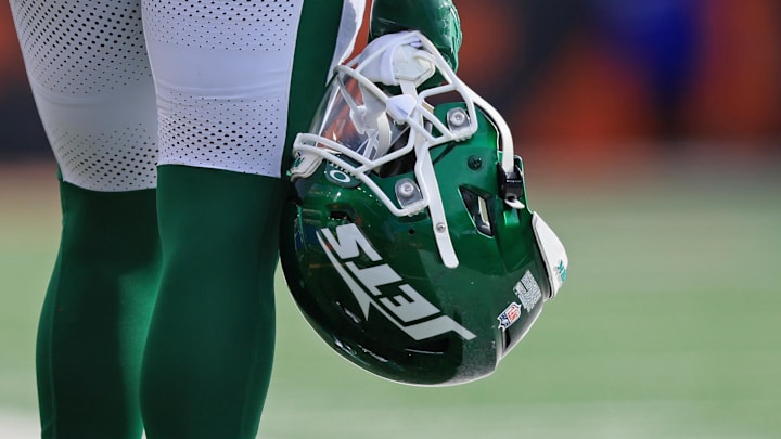 Oct 26, 2025; Cincinnati, Ohio, USA; A detailed photo of New York Jets running back Breece Hal’sl (20) helmet during the fourth quarter against the Cincinnati Bengals at Paycor Stadium. Mandatory Credit: Katie Stratman-Imagn Images