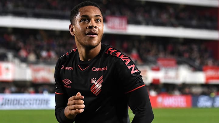 Atacante tem apenas 17 anos de idade Atacante tem apenas 17 anos de idade