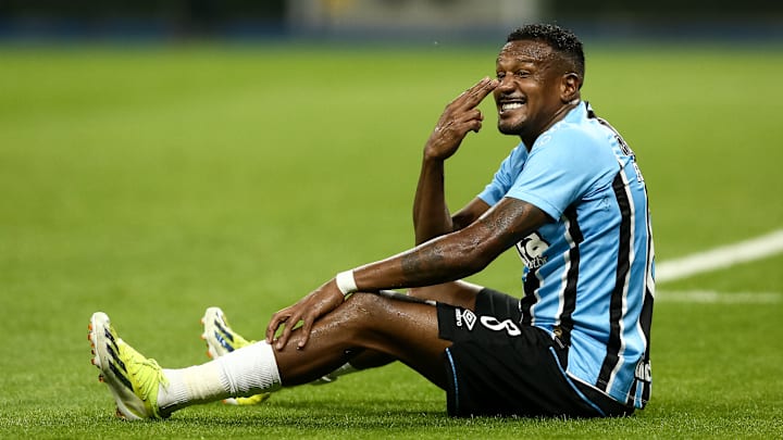 Edenilson é homem de confiança de Mano Menezes Edenilson é homem de confiança de Mano Menezes