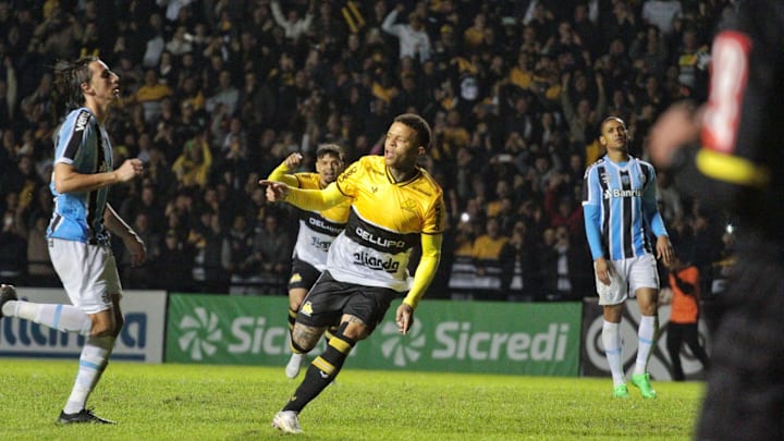 Grêmio levou 2 a 0 do Criciúma em Santa Catarina