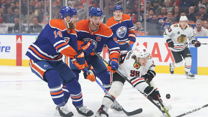 Chicago Blackhawks v Edmonton Oilers