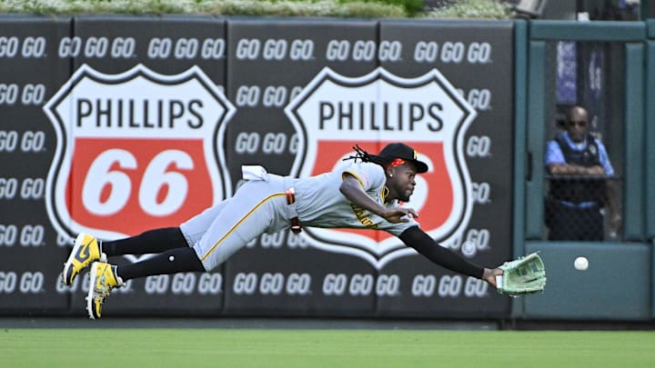 Pittsburgh Pirates center fielder Oneil Cruz (15) dives and catches a line drive hit by St. Louis Cardinals shortstop Masyn Winn (not pictured) during the first inning at Busch Stadium. 