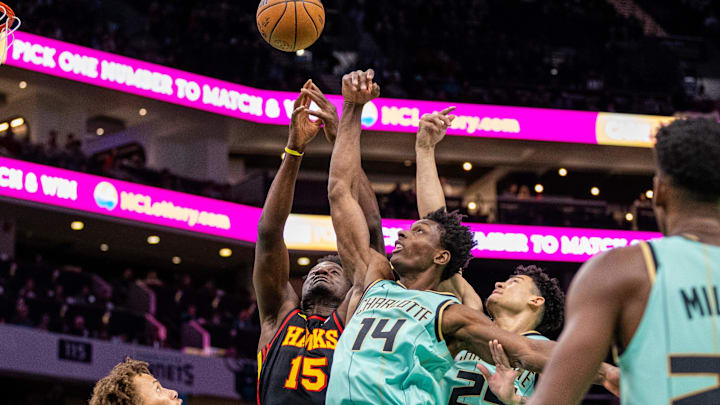 Nov 30, 2024; Charlotte, North Carolina, USA; Atlanta Hawks center Clint Capela (15) and Charlotte Hornets forward Moussa Diabate (14) battle for the ball during the first quarter at Spectrum Center. Mandatory Credit: Scott Kinser-Imagn Images Nov 30, 2024; Charlotte, North Carolina, USA; Atlanta Hawks center Clint Capela (15) and Charlotte Hornets forward Moussa Diabate (14) battle for the ball during the first quarter at Spectrum Center. Mandatory Credit: Scott Kinser-Imagn Images