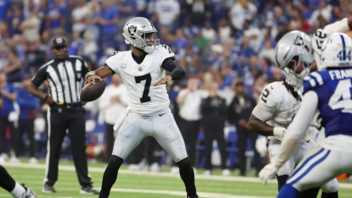 Oct 5, 2025; Indianapolis, Indiana, USA; Las Vegas Raiders quarterback Geno Smith (7) looks to pass the ball against the Indianapolis Colts during the second quarter at Lucas Oil Stadium. Mandatory Credit: Trevor Ruszkowski-Imagn Images Oct 5, 2025; Indianapolis, Indiana, USA; Las Vegas Raiders quarterback Geno Smith (7) looks to pass the ball against the Indianapolis Colts during the second quarter at Lucas Oil Stadium. Mandatory Credit: Trevor Ruszkowski-Imagn Images
