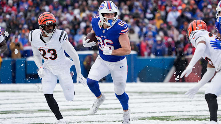 Dec 7, 2025; Orchard Park, New York, USA; Buffalo Bills tight end Dalton Kincaid (86) runs with the ball in the third quarter against the Cincinnati Bengals at Highmark Stadium