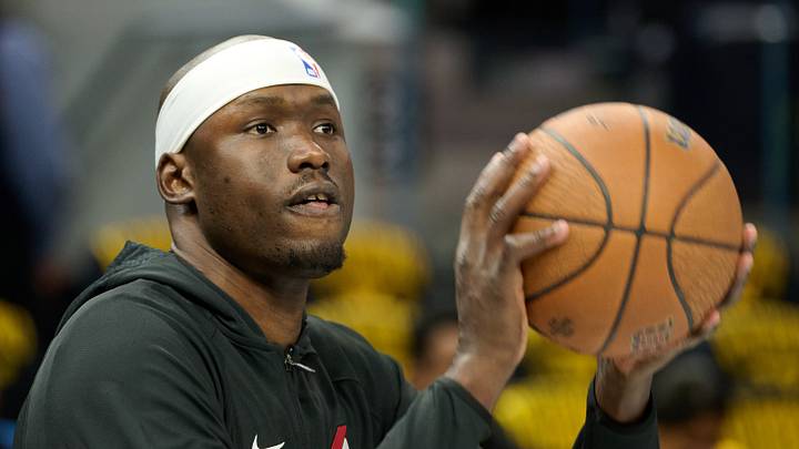Nov 21, 2025; San Francisco, California, USA; Portland Trail Blazers center Duop Reath (26) warms up before the game against the Golden State Warriors at Chase Center. Mandatory Credit: Robert Edwards-Imagn Images Nov 21, 2025; San Francisco, California, USA; Portland Trail Blazers center Duop Reath (26) warms up before the game against the Golden State Warriors at Chase Center. Mandatory Credit: Robert Edwards-Imagn Images
