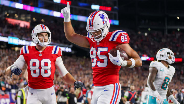 New England Patriots tight end Hunter Henry (85) celebrates after scoring a touchdown during the second half against the Miami Dolphins at Gillette Stadium. New England Patriots tight end Hunter Henry (85) celebrates after scoring a touchdown during the second half against the Miami Dolphins at Gillette Stadium.