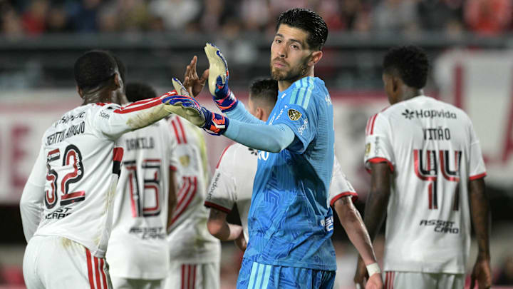 Flamengo sai na frente, mas cede empate ao Estudiantes 