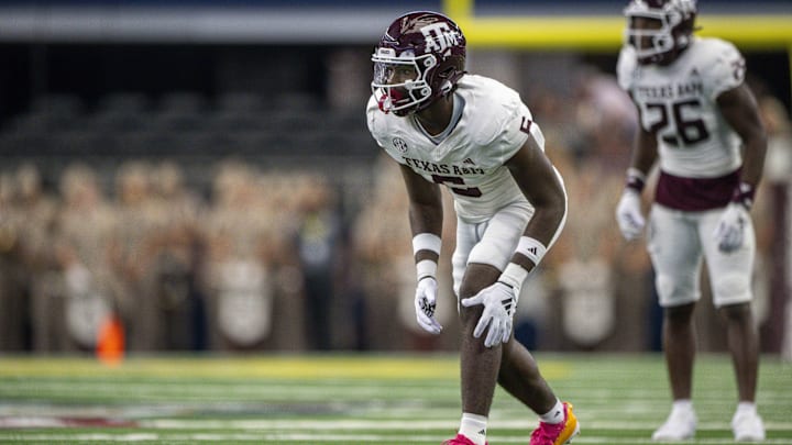 Texas A&M Aggies defensive lineman Enai White (6)