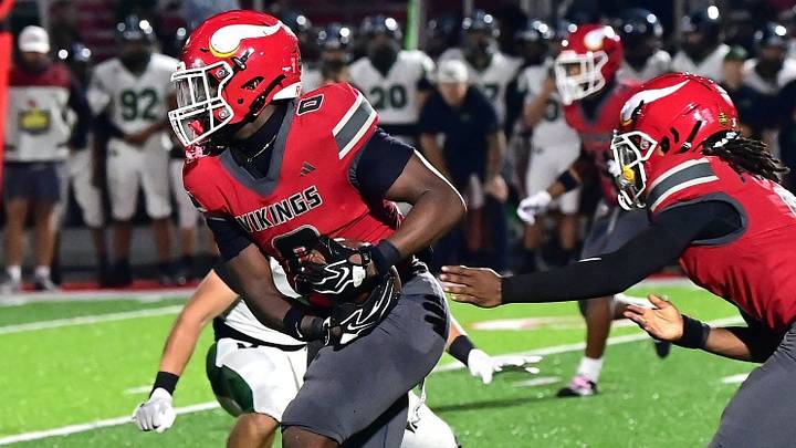 Key'Sean Torbert (5) makes a clean handoff to Jordan Hall (0) Key'Sean Torbert (5) makes a clean handoff to Jordan Hall (0)