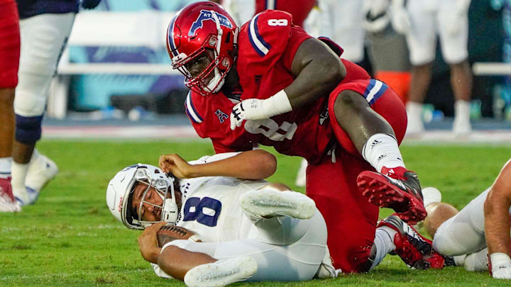 Florida Atlantic defensive tackle Evan Anderson (8)
