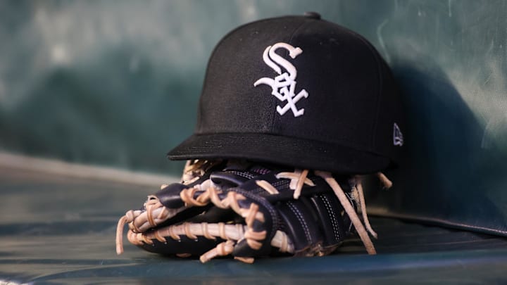 Chicago White Sox hat and glove in the dugout against at Truist Park. Chicago White Sox hat and glove in the dugout against at Truist Park.