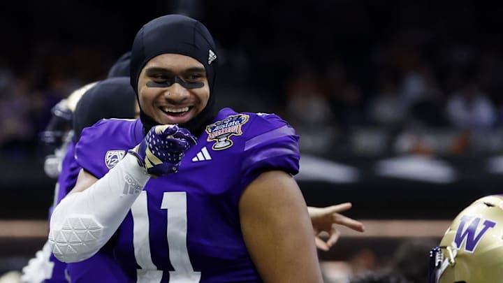 Huskies linebacker Alphonzo Tuputala (enjoys himself at the 2024 Sugar Bowl.