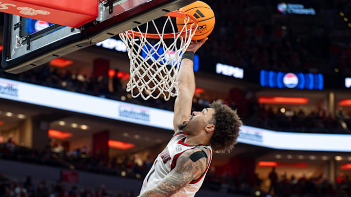 Louisville Cardinals guard J'Vonne Hadley (1) scored on a layup during the second half as the Louisville Cardinals hosted the Kentucky Wildcats at the KFC Yum! Center on Tuesday, Nov. 11, 2025. The Cardinals defeated the Wildcats 96-88. Louisville Cardinals guard J'Vonne Hadley (1) scored on a layup during the second half as the Louisville Cardinals hosted the Kentucky Wildcats at the KFC Yum! Center on Tuesday, Nov. 11, 2025. The Cardinals defeated the Wildcats 96-88.