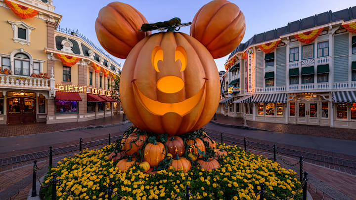 Halloween Time at Disneyland Park in Anaheim, Calif., will bring frightfully fun experiences to guests. From transformed Halloween-themed attractions, and sightings of favorite Disney characters and villains, to seasonal décor, festive merchandise and delightfully delicious treats, there will be family-friendly fun for every ghoul or goblin to enjoy at the Disneyland Resort. (Richard Harbaugh/Disneyland Resort)