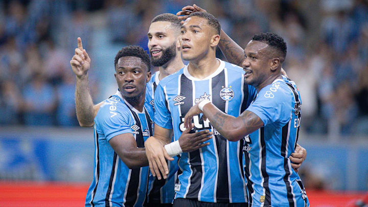 Carlos Vinícius fez um grande jogo contra o Juventude