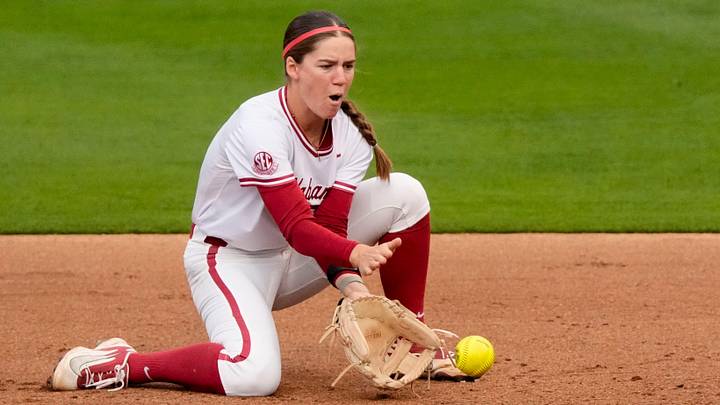 April 30, 2026; Tuscaloosa, AL, USA; Alabama second baseman Jena Young fields a grounder before throwing to first for an out at Rhoads Stadium as the Crimson Tide hosted South Carolina. April 30, 2026; Tuscaloosa, AL, USA; Alabama second baseman Jena Young fields a grounder before throwing to first for an out at Rhoads Stadium as the Crimson Tide hosted South Carolina.