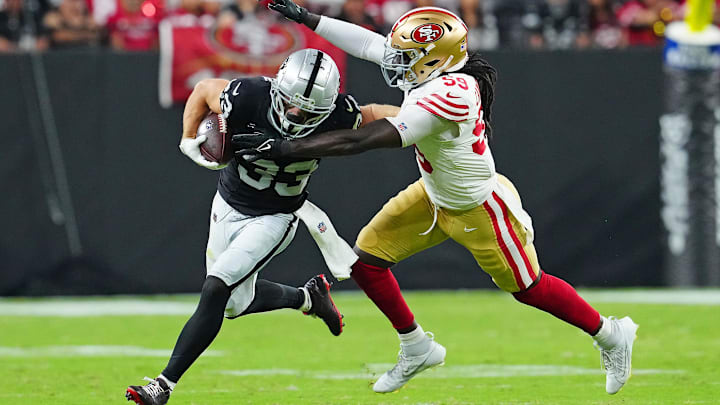 Aug 23, 2024; Paradise, Nevada, USA; San Francisco 49ers linebacker De'Vondre Campbell (59) looks to tackle Las Vegas Raiders wide receiver Alex Bachman (33) during the second quarter at Allegiant Stadium. Mandatory Credit: Stephen R. Sylvanie-Imagn Images