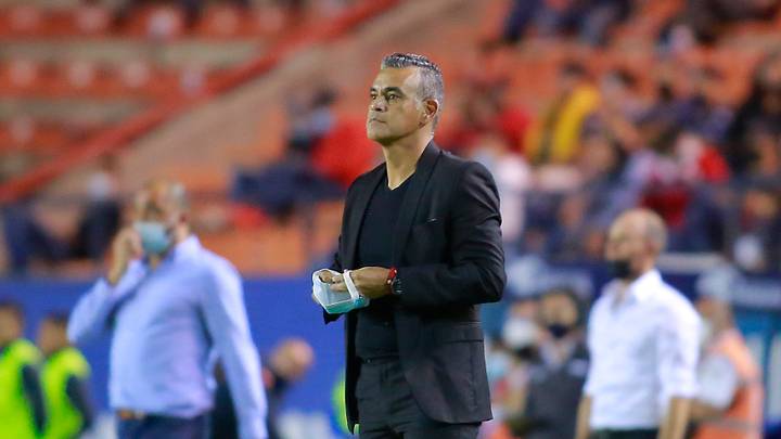 Héctor Altamirano se sumó como auxiliar técnico de Gerardo Espinoza en Chivas.