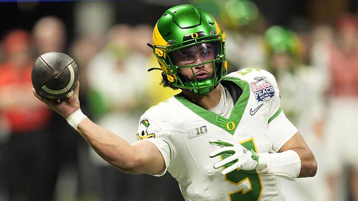 Oregon Ducks quarterback Dante Moore.
