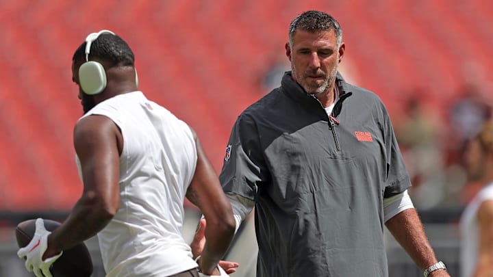 Cleveland Browns senior consultant Mike Vrabel, right, shares a moment with Cleveland Browns wide receiver Elijah Moore before an NFL preseason football game at Cleveland Browns Stadium, Saturday, Aug. 10, 2024, in Cleveland, Ohio. Cleveland Browns senior consultant Mike Vrabel, right, shares a moment with Cleveland Browns wide receiver Elijah Moore before an NFL preseason football game at Cleveland Browns Stadium, Saturday, Aug. 10, 2024, in Cleveland, Ohio.