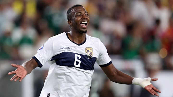 Willian Pacho va s'engager au PSG.