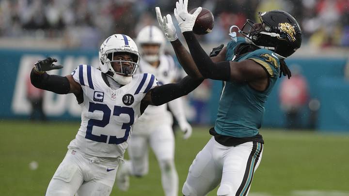 Dec 7, 2025; Jacksonville, Florida, USA; Jacksonville Jaguars wide receiver Brian Thomas Jr. (7) makes the catch in front of Indianapolis Colts cornerback Kenny Moore II (23) during the second half at EverBank Stadium. Mandatory Credit: Travis Register-Imagn Images Dec 7, 2025; Jacksonville, Florida, USA; Jacksonville Jaguars wide receiver Brian Thomas Jr. (7) makes the catch in front of Indianapolis Colts cornerback Kenny Moore II (23) during the second half at EverBank Stadium. Mandatory Credit: Travis Register-Imagn Images