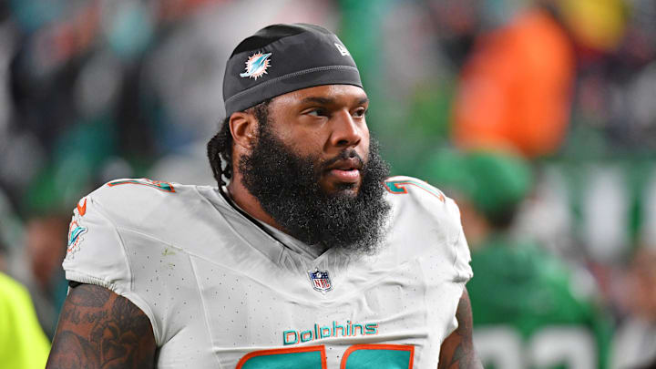 Oct 22, 2023; Philadelphia, Pennsylvania, USA; Miami Dolphins offensive tackle Isaiah Wynn (77) against the Philadelphia Eagles at Lincoln Financial Field. Mandatory Credit: Eric Hartline-USA TODAY Sports