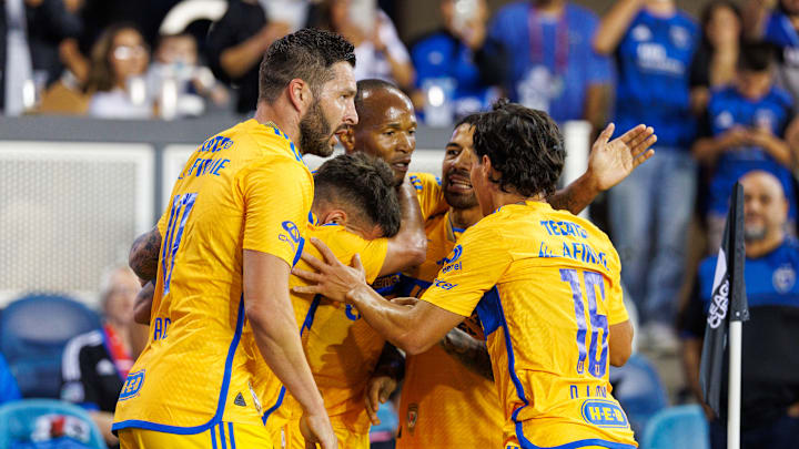 Jugadores de Tigres celebran un gol. Jugadores de Tigres celebran un gol.