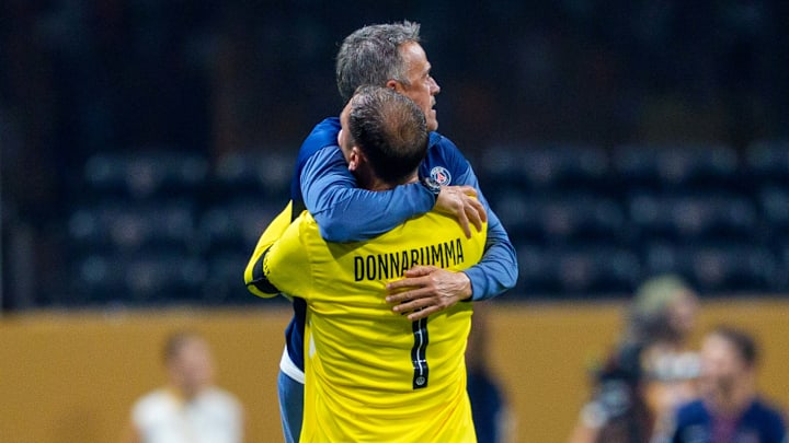 Luis Enrique enlaçant Donnarumma - PSG