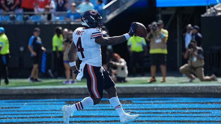 Sep 13, 2026; Charlotte, North Carolina, USA; Chicago Bears running back D'Andre Swift (4) scores a touchdown in the fourth quarter against the Carolina Panthers at Bank of America Stadium. Mandatory Credit: Jim Dedmon-Imagn Images Sep 13, 2026; Charlotte, North Carolina, USA; Chicago Bears running back D'Andre Swift (4) scores a touchdown in the fourth quarter against the Carolina Panthers at Bank of America Stadium. Mandatory Credit: Jim Dedmon-Imagn Images