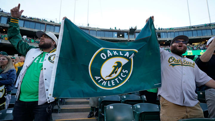 Los aficionados de los Atléticos de Oakland pidieron la venta del equipo, con tal de que no se mude 