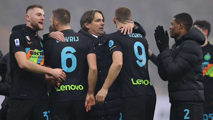 Simone Inzaghi, Stefan de Vrij, Edin Dzeko, Milan Skriniar e Denzel Dumfries Simone Inzaghi, Stefan de Vrij, Edin Dzeko, Milan Skriniar e Denzel Dumfries