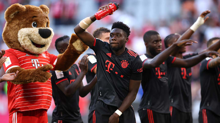 Der FC Bayern hat gegen den VfL Wolfsburg ungefährdet mit 2:0 gewonnen