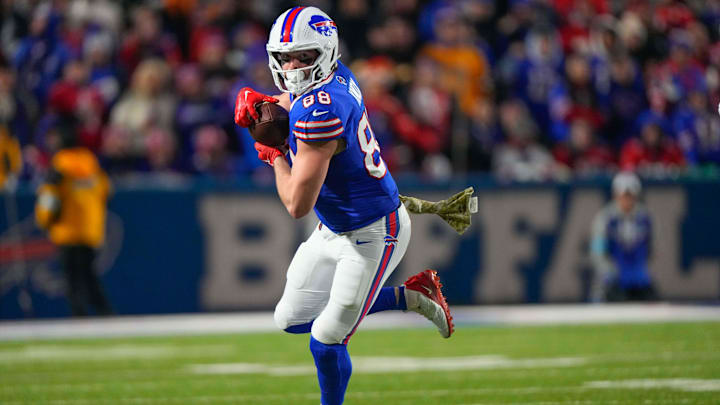 Buffalo Bills tight end Dawson Knox makes a catch against the Kansas City Chiefs during the second half at Highmark Stadium.