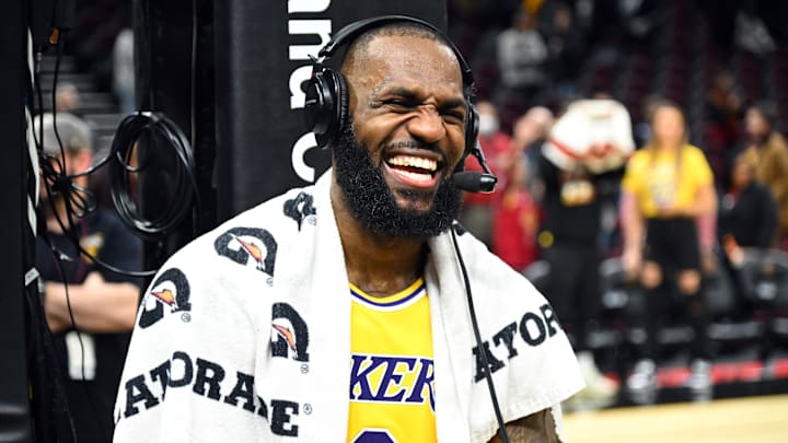 LeBron James tiene un constante contacto con la prensa, sobre todo después de sus partidos con Los Angeles Lakers