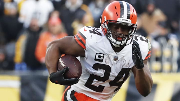 A Nick Chubb prop bet highlights the best betting picks in Cleveland sports for Monday.