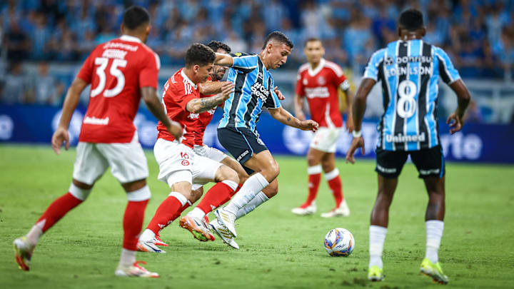 Bola rola na Arena a partir das 17h45min Bola rola na Arena a partir das 17h45min