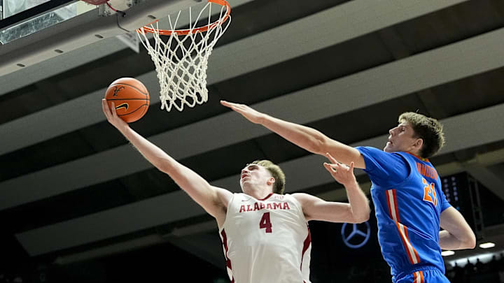 Mar 5, 2025; Tuscaloosa, AL, USA; Alabama forward Grant Nelson (4) scores with Florida forward Alex Condon (21) defending at Coleman Coliseum. Mandatory Credit: Gary Cosby Jr./USA TODAY Network via Imagn Images Mar 5, 2025; Tuscaloosa, AL, USA; Alabama forward Grant Nelson (4) scores with Florida forward Alex Condon (21) defending at Coleman Coliseum. Mandatory Credit: Gary Cosby Jr./USA TODAY Network via Imagn Images