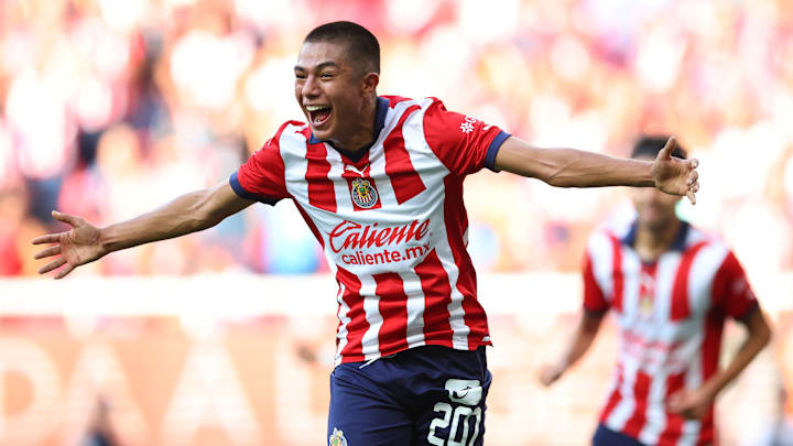 Yael Padilla celebra su segundo gol en dos partidos con las Chivas.