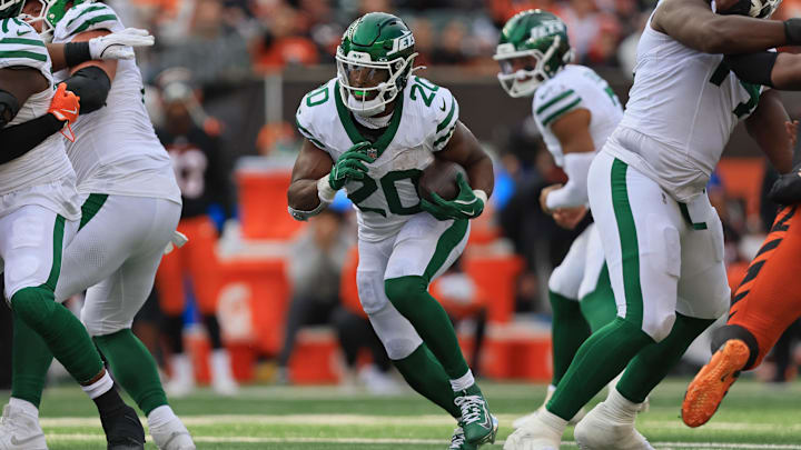 Oct 26, 2025; Cincinnati, Ohio, USA;New York Jets running back Breece Hall (20) of the New York Jets runs with the ball during the fourth quarter against the Cincinnati Bengals  at Paycor Stadium. Mandatory Credit: Katie Stratman-Imagn Images
