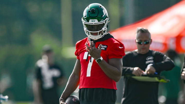 Jul 25, 2025; Florham Park, NJ, USA; New York Jets quarterback Justin Fields (7) looks on during a drill during training camp at Atlantic Health Jets Training Center. Mandatory Credit: John Jones-Imagn Images Jul 25, 2025; Florham Park, NJ, USA; New York Jets quarterback Justin Fields (7) looks on during a drill during training camp at Atlantic Health Jets Training Center. Mandatory Credit: John Jones-Imagn Images
