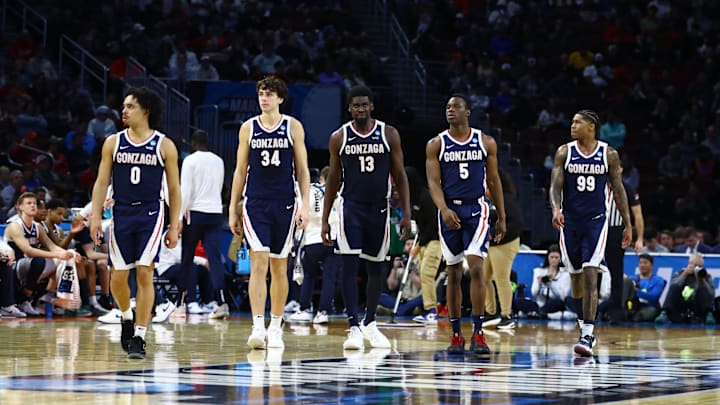 The Gonzaga Bulldogs walk on the court during the second half of their game against the Houston Cougars at Intrust Bank Arena