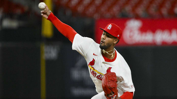 Apr 14, 2025; St. Louis, Missouri, USA; St. Louis Cardinals relief pitcher Roddery Munoz (35) pitches against the Houston Astros during the ninth inning at Busch Stadium. Mandatory Credit: Jeff Curry-Imagn Images Apr 14, 2025; St. Louis, Missouri, USA; St. Louis Cardinals relief pitcher Roddery Munoz (35) pitches against the Houston Astros during the ninth inning at Busch Stadium. Mandatory Credit: Jeff Curry-Imagn Images