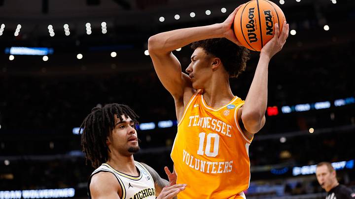 Tennessee Volunteers forward Nate Ament (10) looks to pass while defended by Michigan Wolverines guard Elliot Cadeau 