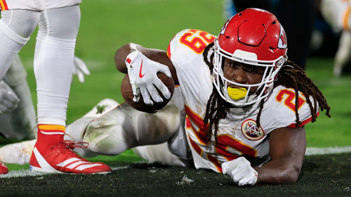 Kansas City Chiefs running back Kareem Hunt (29) scores a rushing touchdown during the fourth quarter of an NFL football matchup at EverBank Stadium, Monday, Oct. 6, 2025, in Jacksonville, Fla. The Jacksonville Jaguars edged the Kansas City Chiefs 31-28. [Corey Perrine/Florida Times-Union]