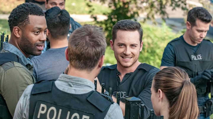 CHICAGO P.D. -- "Fallen" Episode 506 -- Pictured: (l-r) LaRoyce Hawkins as Kevin Atwater, Patrick John Flueger as Adam Ruzek, Jesse Lee Soffer as Jay Halstead, Marina Squerciati as Kim Burgess, Jon Seda as Antonio Dawson -- (Photo by: Matt Dinerstein/NBC)