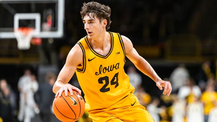 Iowa Hawkeyes guard Tate Sage